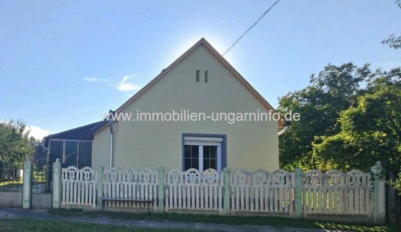 Teilweise renoviertes Einfamilienhaus in der Nähe des Plattensees Teilweise renoviertes Einfamilienhaus in der Nähe des Plattensees