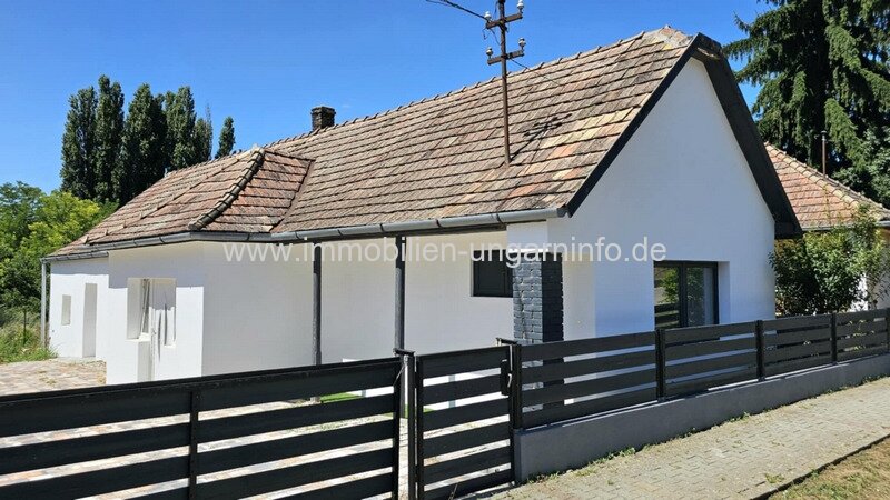 Renoviertes Bauernhaus in der Nähe des Plattensees Renoviertes Bauernhaus in der Nähe des Plattensees