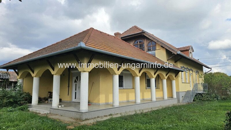 Familienhaus in einem ruhigen kleinen Dorf Umgebung des Plattensees Familienhaus in einem ruhigen kleinen Dorf Umgebung des Plattensees