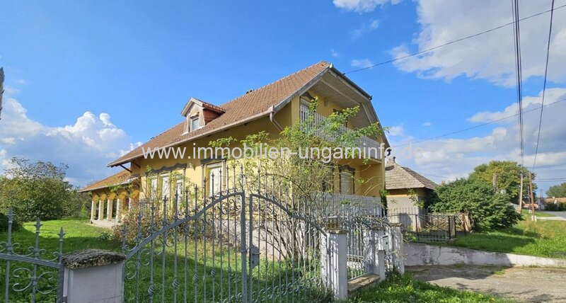 Familienhaus in einem ruhigen kleinen Dorf Umgebung des Plattensees Familienhaus in einem ruhigen kleinen Dorf Umgebung des Plattensees