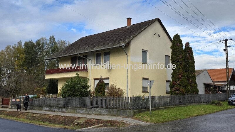 Mehrgenerationen-Einfamilienhaus mit Geschäftsraum in Marcali zu verkaufen Mehrgenerationen-Einfamilienhaus mit Geschäftsraum in Marcali zu verkaufen