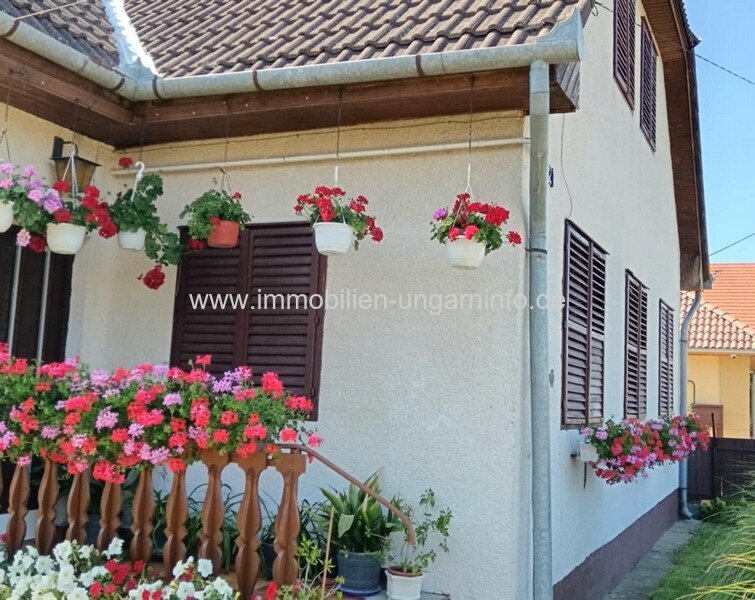 6-Zimmer-Einfamilienhaus in Kéthely, 6 km vom Plattensee entfernt 6-Zimmer-Einfamilienhaus in Kéthely, 6 km vom Plattensee entfernt