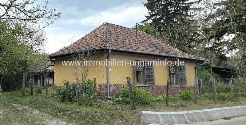 Weinberg in Öreglak (Komitat Somogy) – 2 zusammenhängende Grundstücke mit Haus und Wald Weinberg in Öreglak (Komitat Somogy) – 2 zusammenhängende Grundstücke mit Haus und Wald