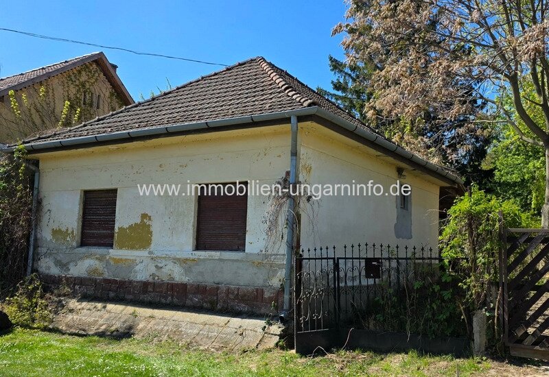 Einfamilienhaus mit großem Grundstück in Teleki zu verkaufen – 10 km vom Balaton Einfamilienhaus mit großem Grundstück in Teleki zu verkaufen – 10 km vom Balaton
