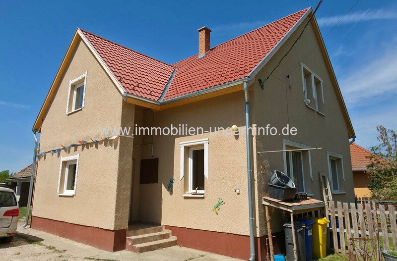 Zweistöckiges Einfamilienhaus mit großem Grundstück in Mesztegnyő zu verkaufen Zweistöckiges Einfamilienhaus mit großem Grundstück in Mesztegnyő zu verkaufen