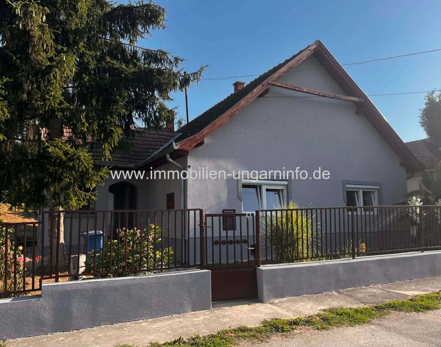 Einfamilienhaus mit Apartment und großem Grundstück in Csoma zu verkaufen Einfamilienhaus mit Apartment und großem Grundstück in Csoma zu verkaufen