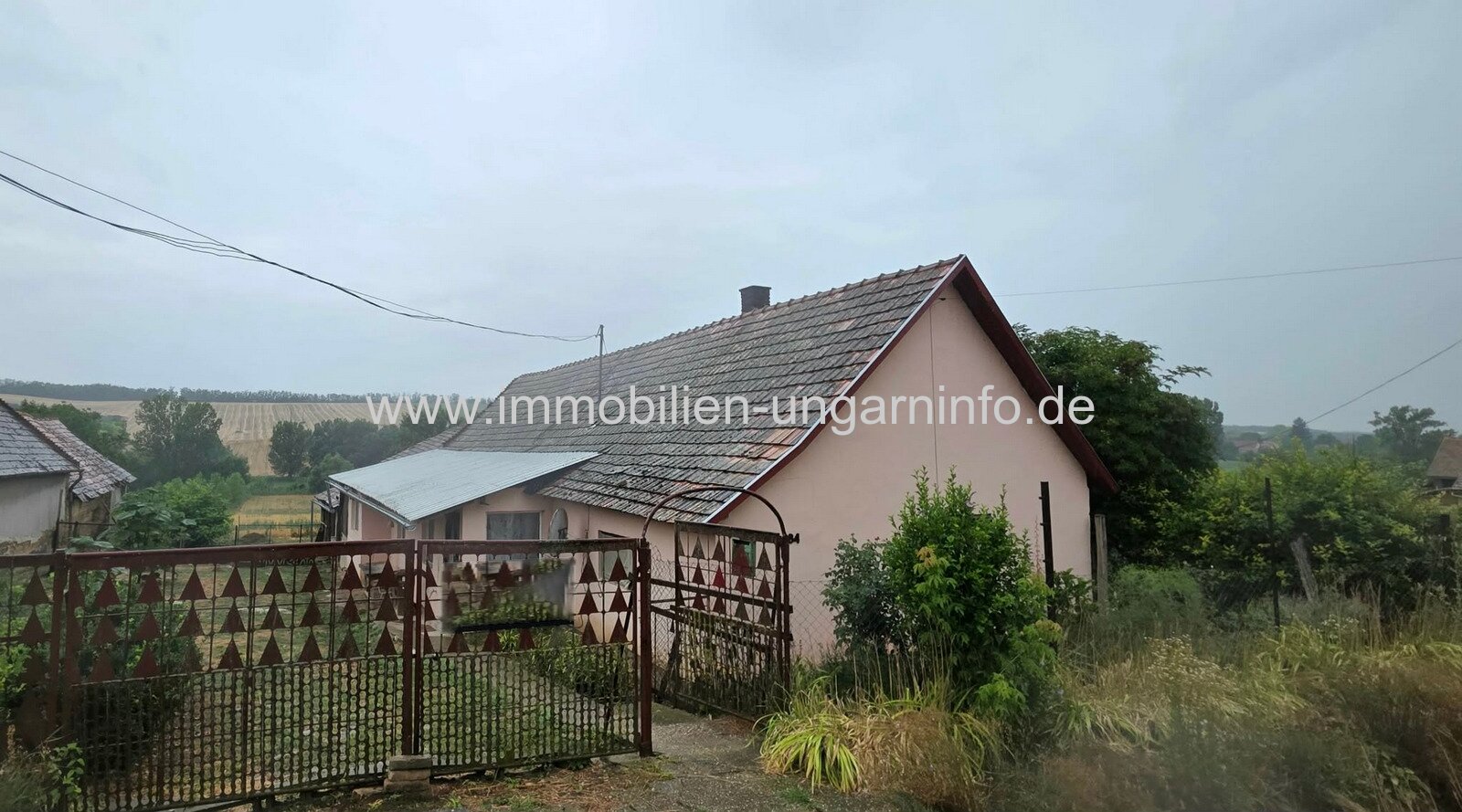 Einfamilienhaus mit großem Grundstück in Somogymeggyes zu verkaufen Einfamilienhaus mit großem Grundstück in Somogymeggyes zu verkaufen