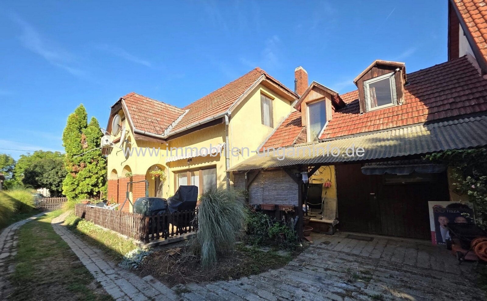 In Balatonkeresztúr steht ein zweistöckiges, 180 m² großes Einfamilienhaus zum Verkauf In Balatonkeresztúr steht ein zweistöckiges, 180 m² großes Einfamilienhaus zum Verkauf